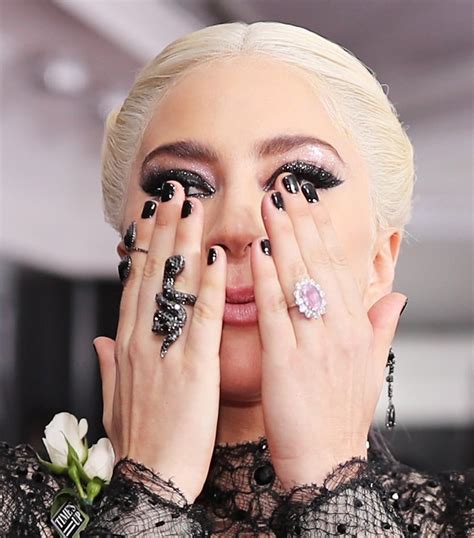 Lady Gaga S Massive Diamond Ring Was Front And Centre At The Grammys Lady Gaga Engagement Ring