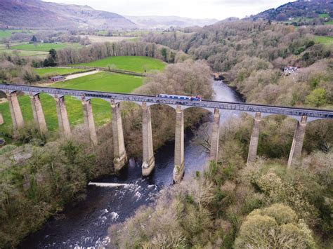 Take A Boat Trip Across The Pontcysyllte Aqueduct May Half Term Anglo