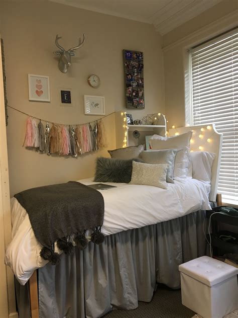 My Dorm At Tulane University—josephine Louise Hall Dorm Dorm Room