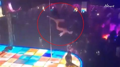 Stripper Falls From Pole Smashes Jaw But Keeps Twerking Video The