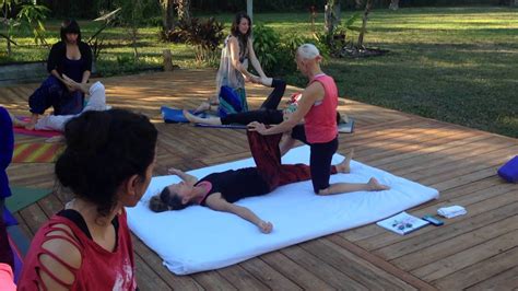 Vedic Thai Massage With Janet Weisberg Yoga University Youtube