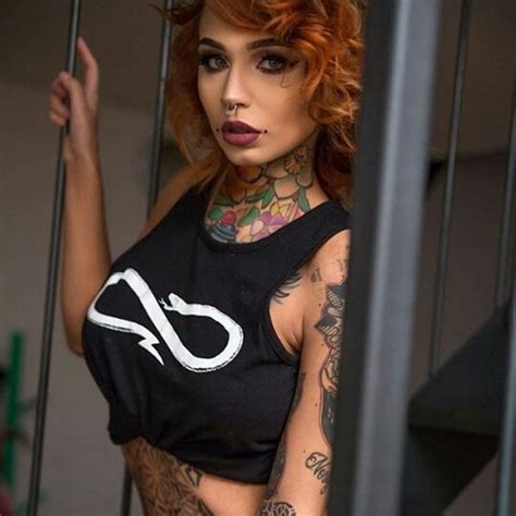 Who Doesnt Like Girls With Tattoos Barnorama