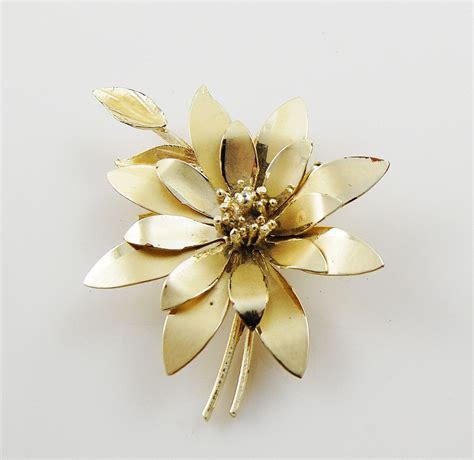 Vintage Gold Tone Flower Brooch Etsy Brooch Vintage Gold Gold Tones