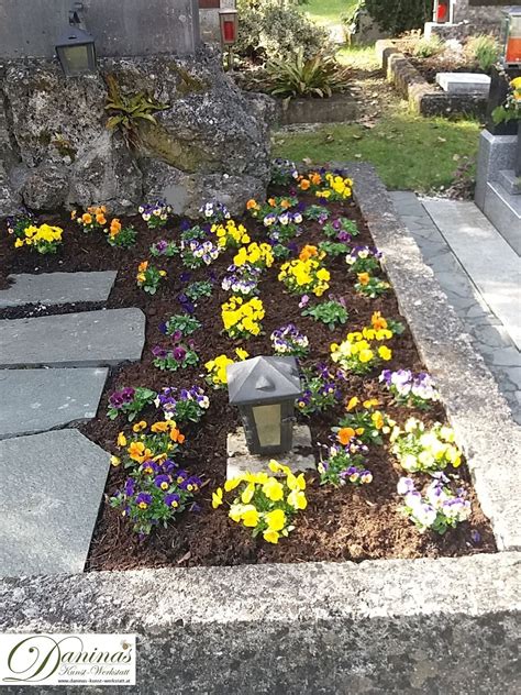 Grabbepflanzung winterhart grabgestecke für allerheiligen. Pin auf Grabgestaltung