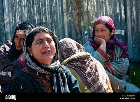Kashmir India 6th April 2013 Kashmiri Women Mourn Outside The Stock