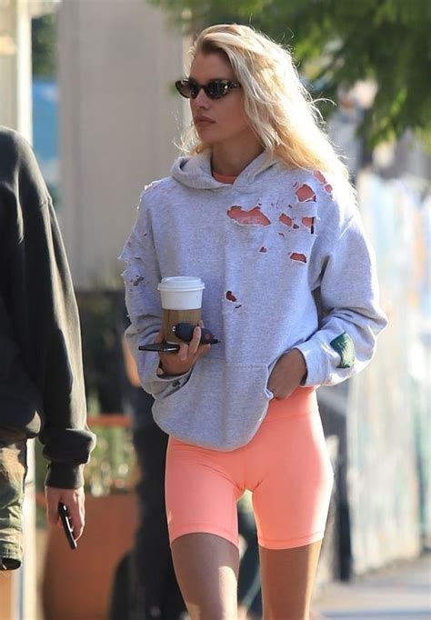 More images for camel toe photos » Stella Maxwell - Sexy Camel Toe in Short Leggings out in ...