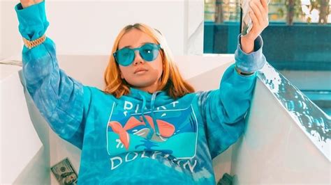 Teen Rapper Lil Tay Declared Dead Cant Comment Says Her Father