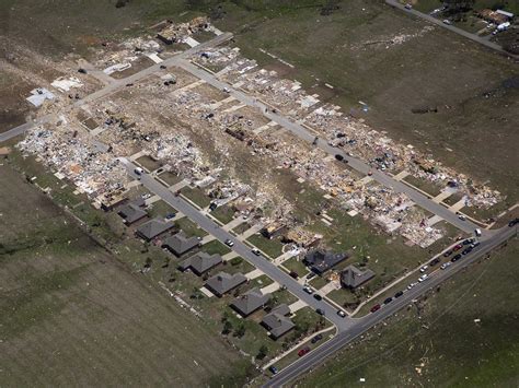 stunning aerial photos show an arkansas town flattened by tornadoes business insider india