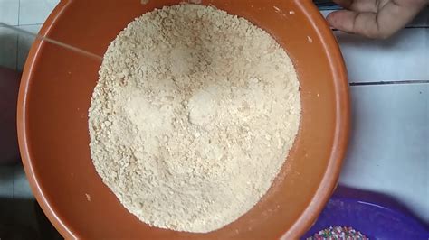 Campurkan tepung hunkwe, santan, garam dan gula pasir, aduk rata. Cara membuat kue bola bola coklat ala ibu rumah tangga ...