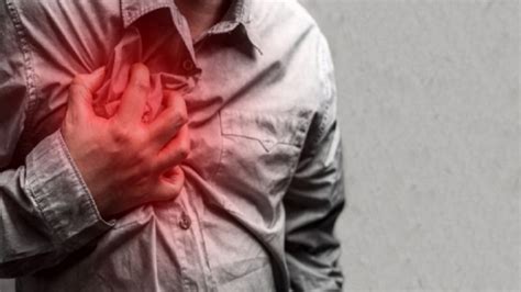 Dampak Belajar Online Seorang Pria Kena Serangan Jantung Saat Membantu