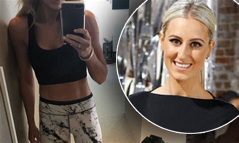 roxy jacenko flaunts toned midriff and very trim pins in latest workout instagram selfie