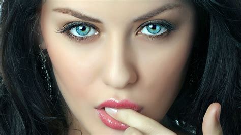 Blue Eyes Girl Model Is Having Finger Inside Mouth Hd Girls Wallpapers Hd Wallpapers Id 74032