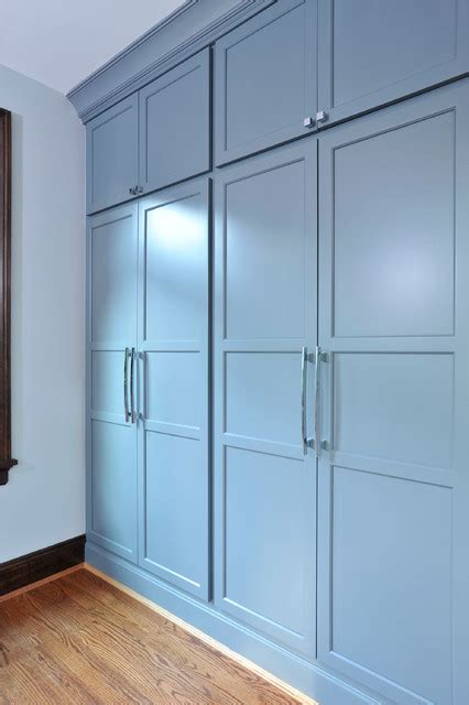Immagine di una stanza da bagno classica con lavabo a bacinella, ante lisce e ante in legno scuro — houzz. Custom Built Cabinets by The Howland Group - Traditional ...
