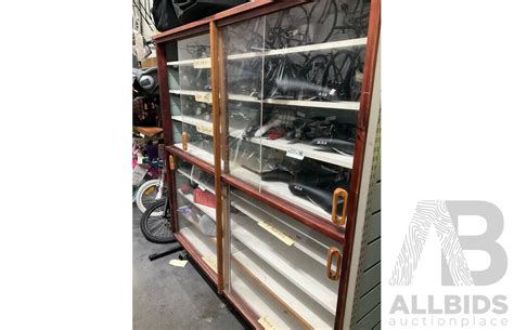 Display Cabinet With Lockable Sliding Lot 1469805 Allbids