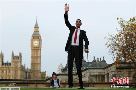 세계서 가장 키작은 남자와 키큰 남자 런던에서 회동4 인민넷 조문판 人民网