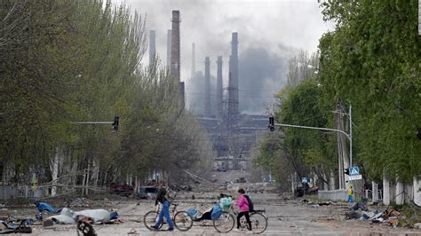 Mariupol Trapped Ukranians In Azovstal Steel Plant Consider Desperate