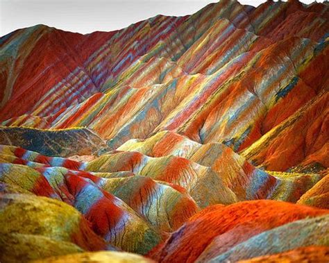 الجبال الملونة بالصين