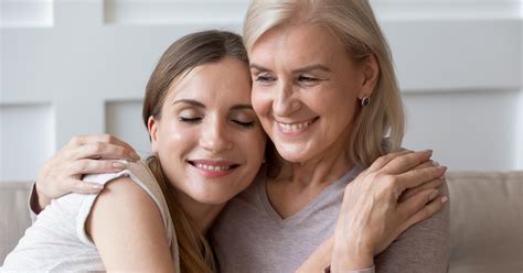 Amor Ternura Y Más Emociones En El Primer Día De La Madre De Una Mujer