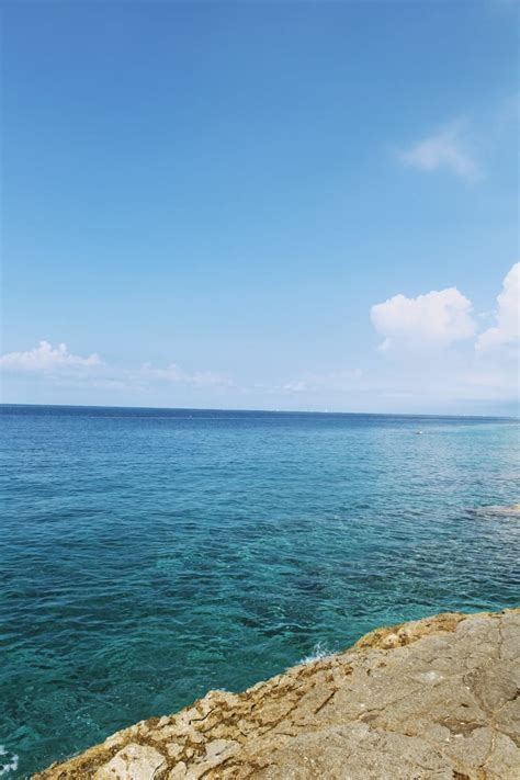 Otras famosas playas de croacia en istria es la playa de cvrerni otoc, situada cerca de rovinj, esta playa es algunas de las playas más espectaculares de croacia son sv marak, redagara, vela. Croacia: playas paradisíacas y acantilados de vértigo ...