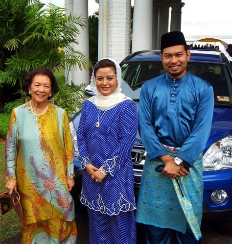 Raja zarith sofiah binti almarhum sultan idris shah (born 14 august 1959) is the permaisuri (queen) of johor. The Malay Royals; HRH Tunku Shahariah and HRH Raja Zarith ...