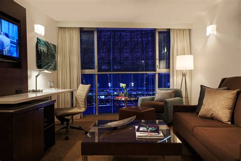Toronto Marriott City Centre Hotel Hotel Amenities Hotel Room Highlights