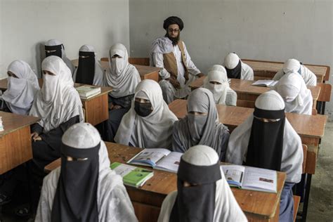 2022년 아프가니스탄 여성 인권의 현주소 탈레반이 또다시 중·고등학교 여학생의 등교를 막았다