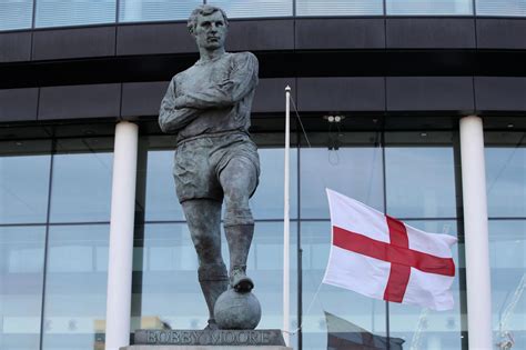 The 10 Best Football Statues