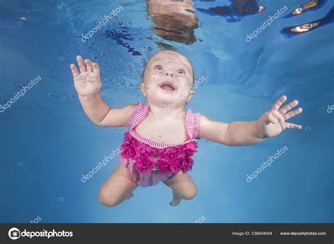 Little Girl Pink Swimsuit Learns Dive Underwater Swimming Pool Stock