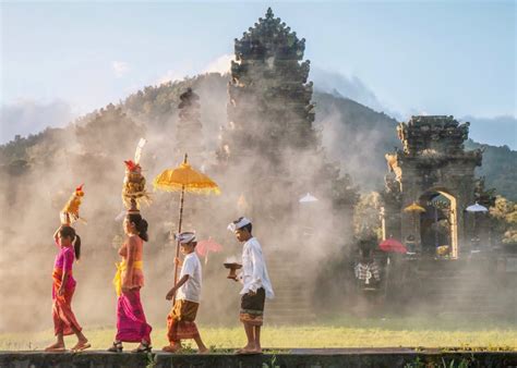 8 Trebuie Să Vizitați Templele Hinduse Din Bali Honeycombers Bali Onyx