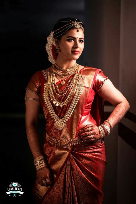 Pin By Almeenayadhav On Klicks️ Indian Bride Photography Poses Indian Bride Poses Indian