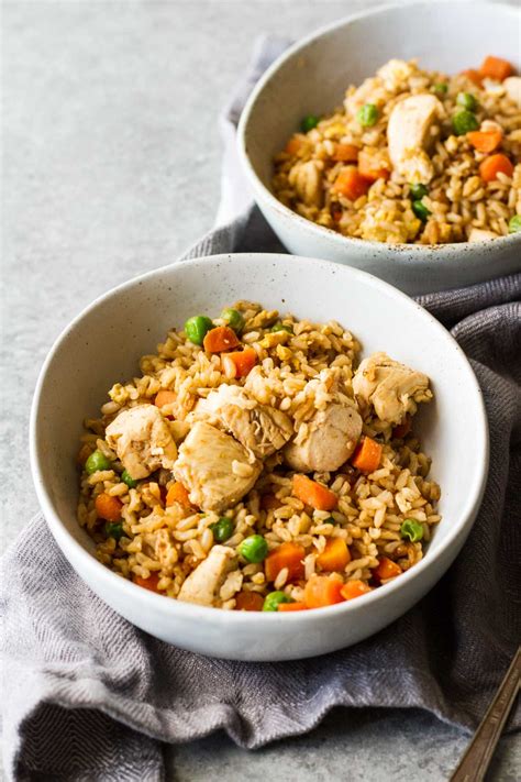 Easy, flavorful & restaurant style chicken fried rice with soft, tender & succulent pieces of chicken. Easy 30-Minute Chicken Fried Rice - Jar Of Lemons