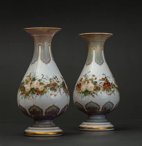 A Pair Of European Style Parcel Gilt Vases With Peony Design 2 H 30