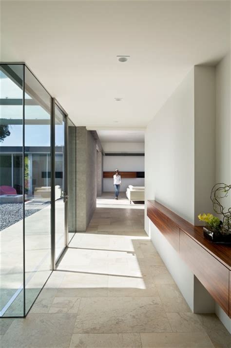 At Genkan Moderne San Francisco Par Modern House Architects Houzz