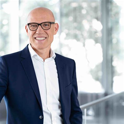 Stefan hansen übernimmt zum 1. Edwin Benz - Client Partner Manufacturing Industry - NTT ...