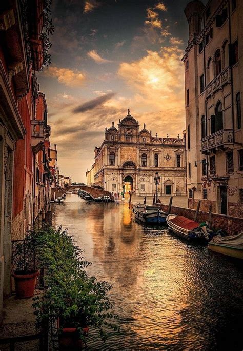 Not surprisingly, it is also home to the greatest number of unesco world heritage sites in the world. Venezia,come un quadro! | Venice italy, Italy landscape ...