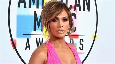 jennifer lopez says men under the age of 33 are useless mirror online