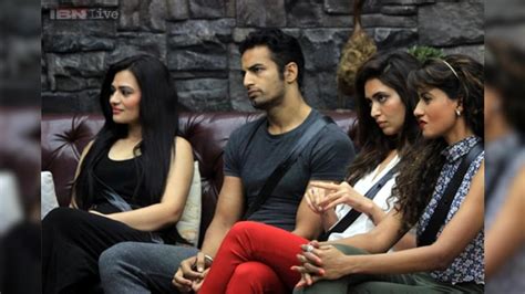 Bigg Boss 8 Day 57 Gautam Gulati Fails To Connect With His Housemates Renee Dhyani And Upen
