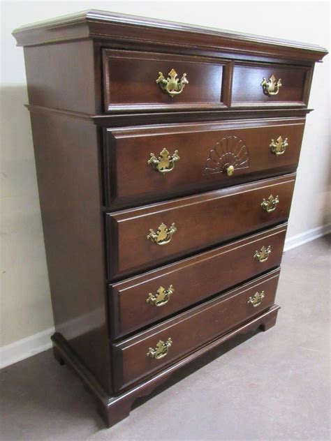 Featuring 6 practical drawers with metal handles, the double dresser provides plenty of room. Transitional Design Online Auctions - BASSETT BEDROOM ...