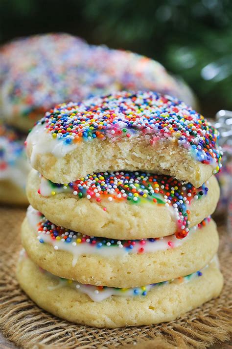 Italian cookies are traditionally flavored with anise, but no one in my family likes the taste of black licorice, so i used use pastel sprinkles, they bleed color less. 10 Deliciously Simple Italian Christmas Cookie Recipes | Italian christmas cookie recipes ...