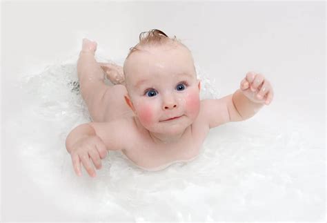 How To Bathe A Newborn Baby 101 A Step By Step Guide 2023 Updated