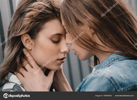 lesbian sensual kissing telegraph