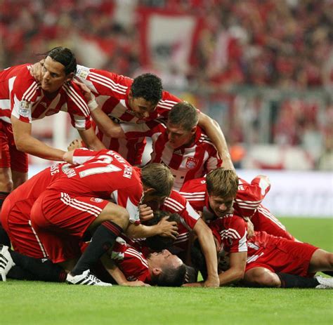 You'll find all the latest news about the record german champions right here. Coming-Out: Gesamte Mannschaft des FC Bayern ist ...