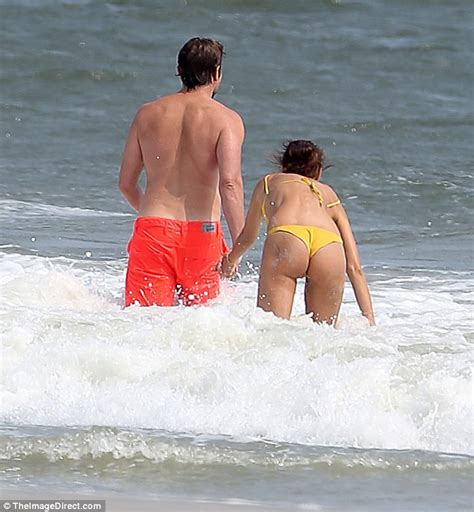 Photos Bradley Cooper And Girlfriend Irina Shayk Hit The Beach