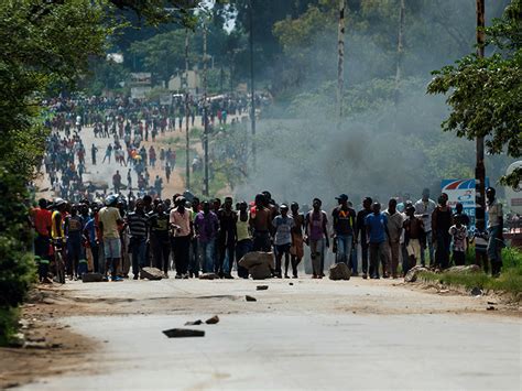 Zimbabwe Police Erect Road Blocks To Hunt Protesters