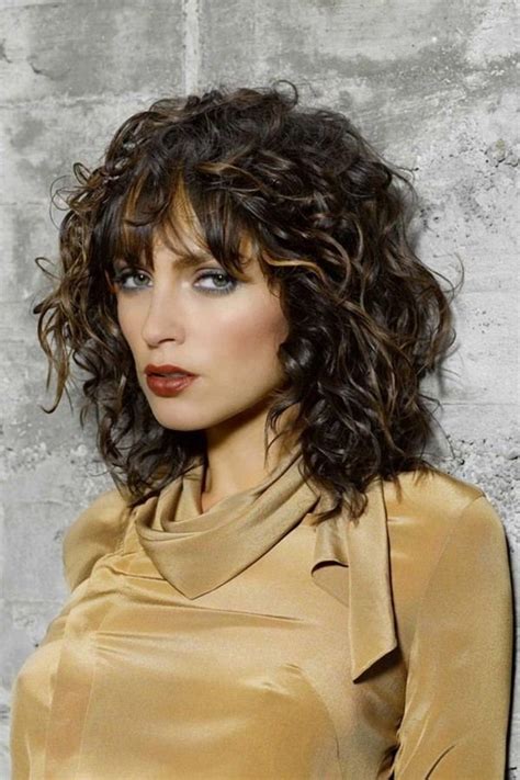 To increase volume and drama, let some wavy fringes fall down to frame your charming face. Trendy shoulder length hairstyles - cool ideas for ...