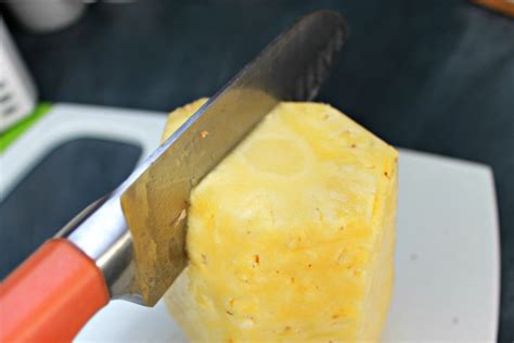 How To Cut A Pineapple Into Chunks In Minutes Mom 4 Real