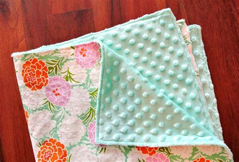 How To Make A Minky Baby Blanket In 30 Minutes Suzy Quilts Diy