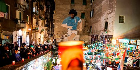 Les Images Fortes De Lhommage à Diego Maradona à Naples Wave®