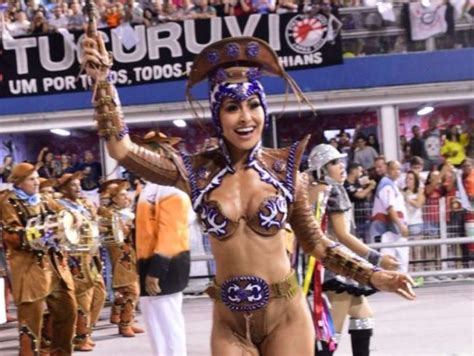Carnaval Sabrina Sato Se Atrasa Para Desfile E Dispensa Parte Da Fantasia Oitomeia