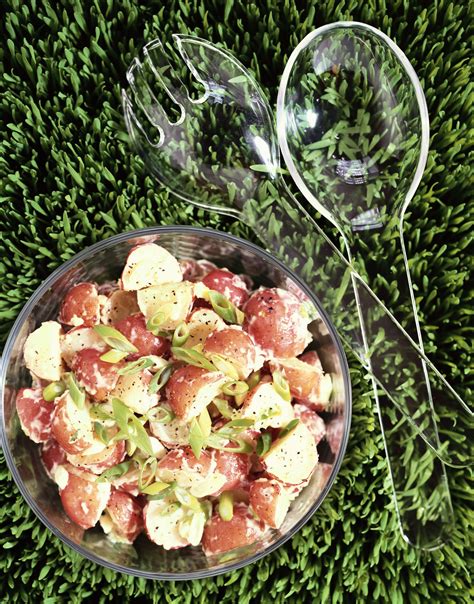 Both make the dressing extra creamy, but mayonnaise can be heavy by itself. Red Potato Salad With Mayonnaise and Sour Cream Dressing | Recipe | Potato salad, Healthy ...